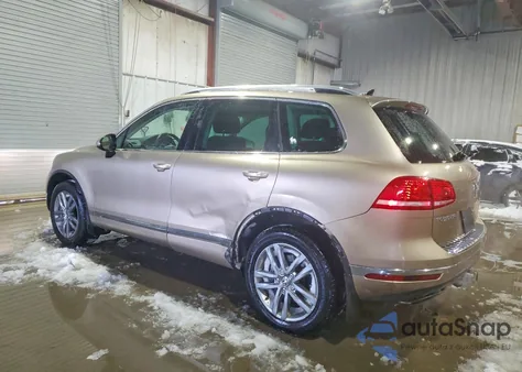 2016 Volkswagen Touareg Sport z USA, uszkodzony, nr VIN WVGEF9BP3GD011236